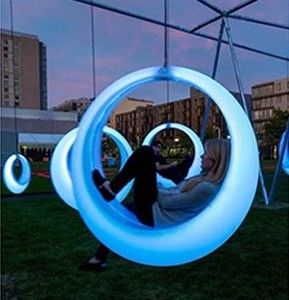Lua giratória voando balanço à prova d'água mudança de cor LED cadeira luminosa para jardim ao ar livre em todas as estações